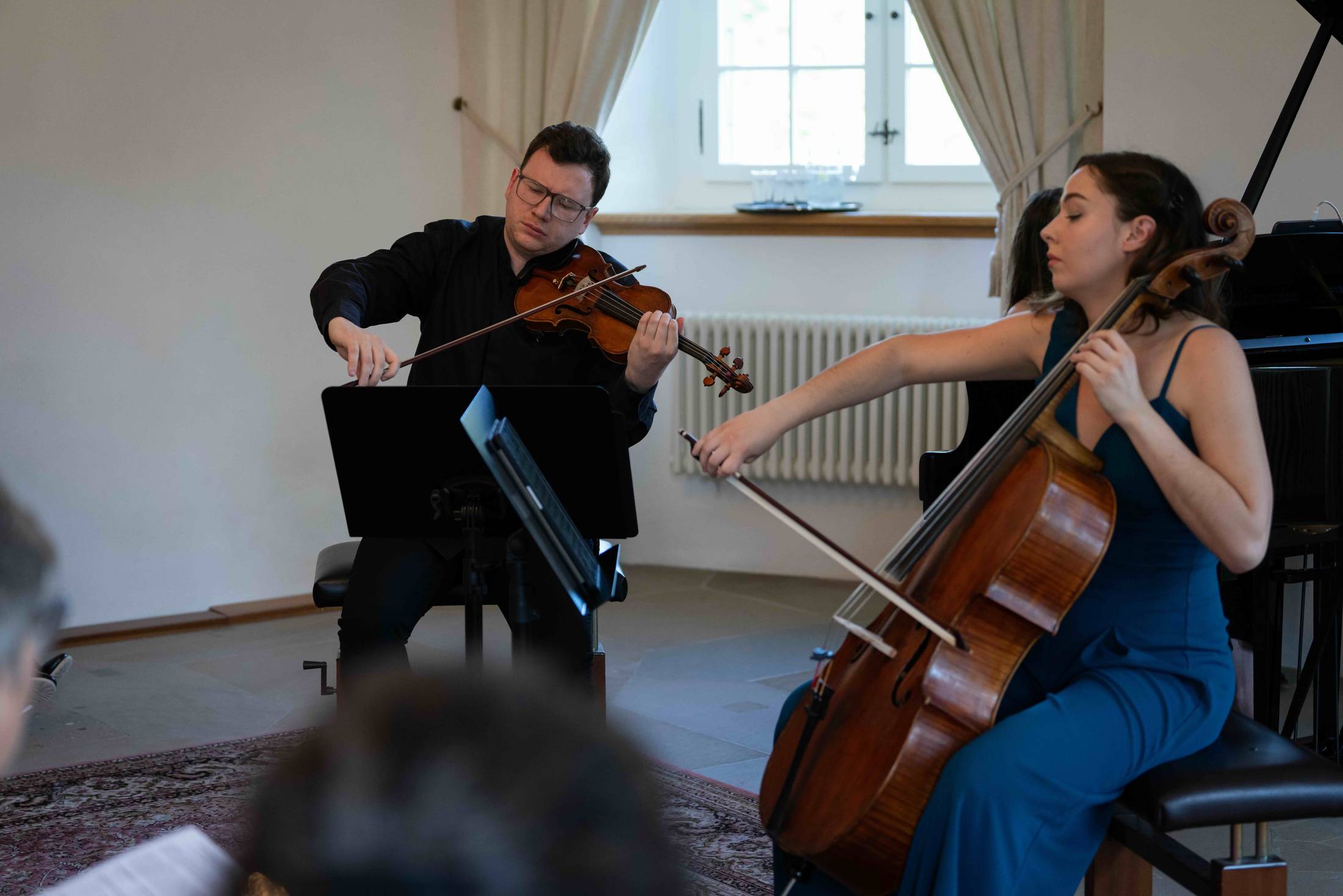 Musikerinnen und Musiker beim Schlussapplaus